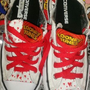pepe le pew converse